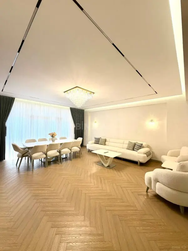 Satılır 4 otaqlı mənzil 185 m²