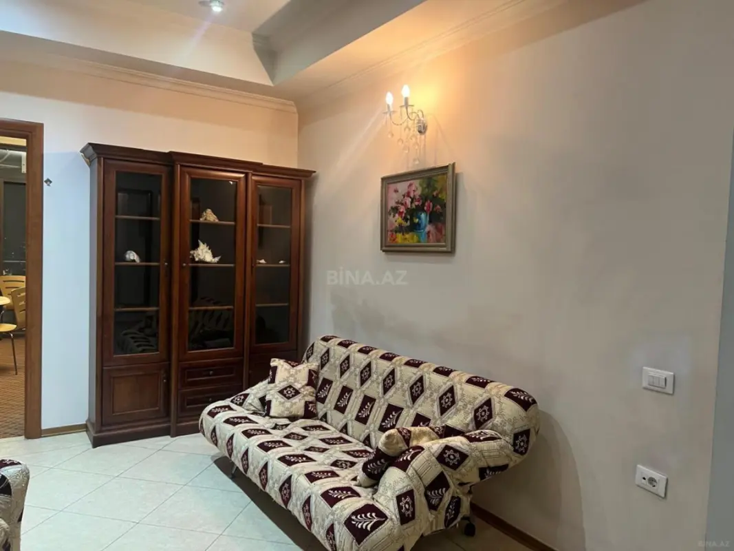 Kirayə verilir 4 otaqlı mənzil 184 m²