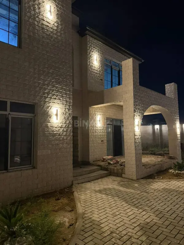 Satılır 4 otaqlı həyət evi 270 m²