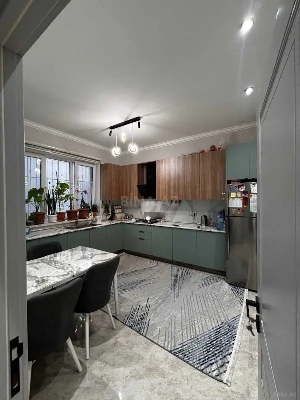 Satılır 6 otaqlı həyət evi 220 m²