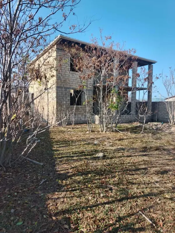 Satılır 6 otaqlı həyət evi 200 m²