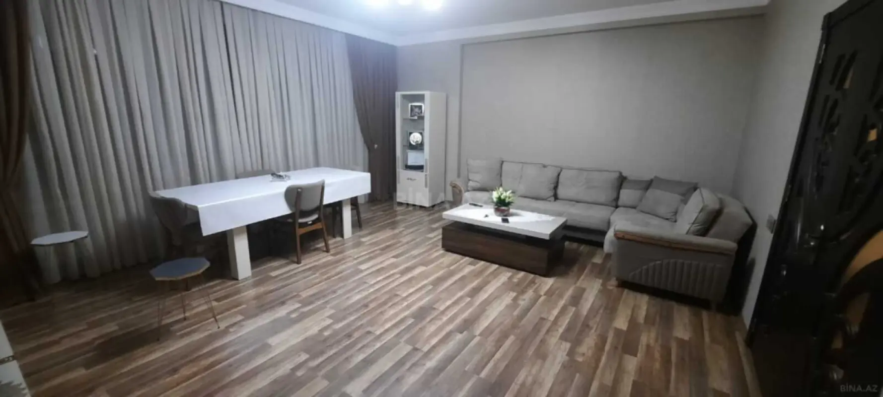 Satılır 3 otaqlı mənzil 137 m²