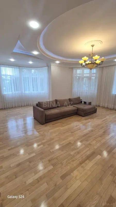 Kirayə verilir 2 otaqlı mənzil 115 m²