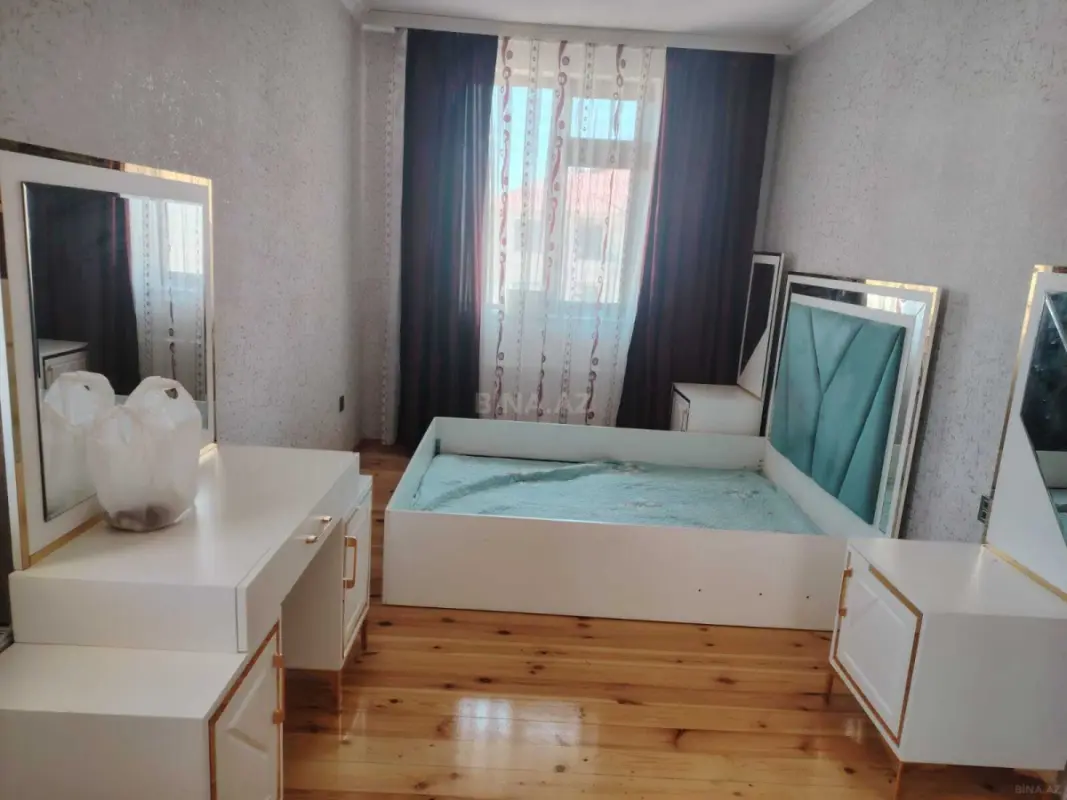 Kirayə verilir 4 otaqlı mənzil 111 m²