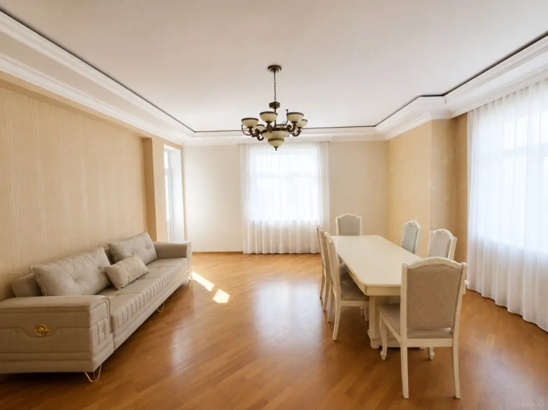 Satılır 3 otaqlı mənzil 132 m²
