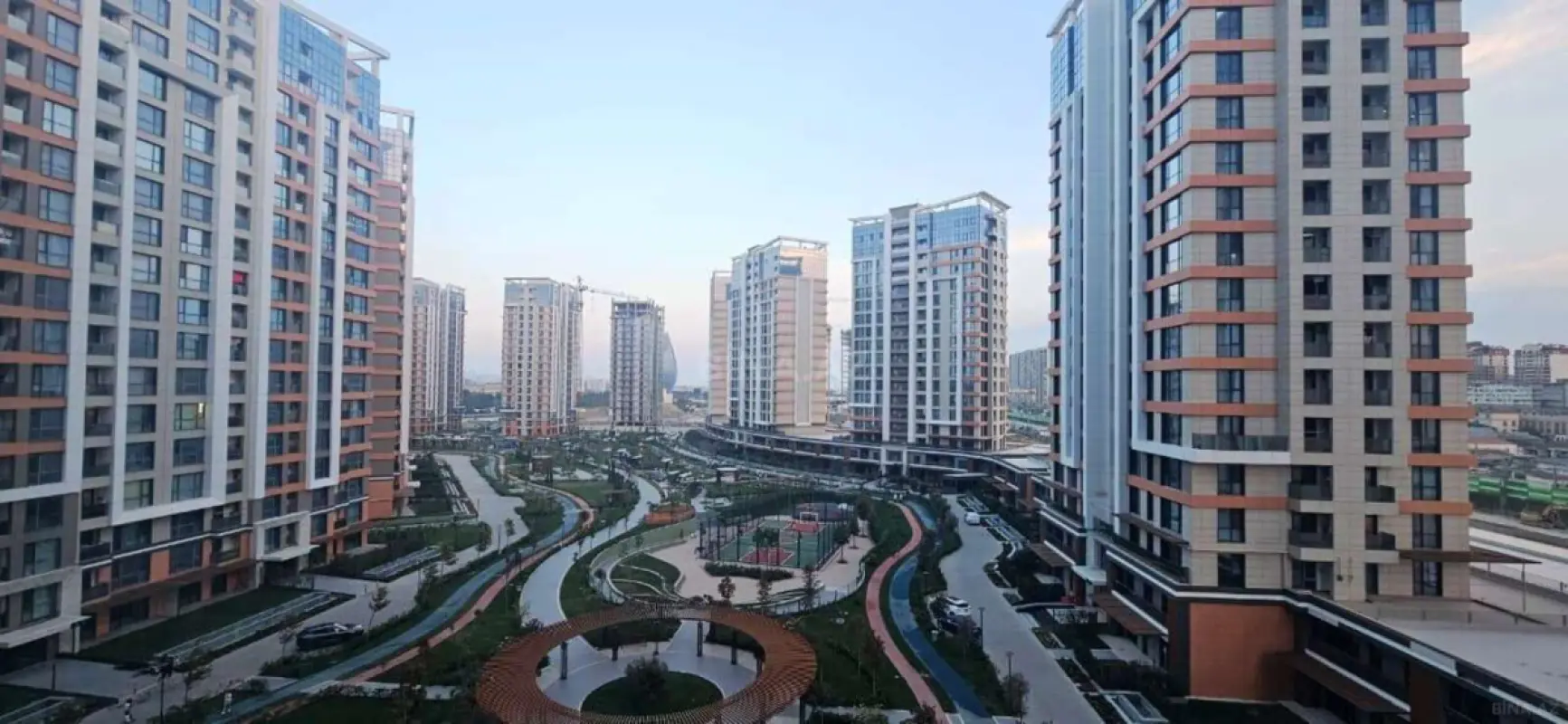 Satılır 4 otaqlı mənzil 129 m²