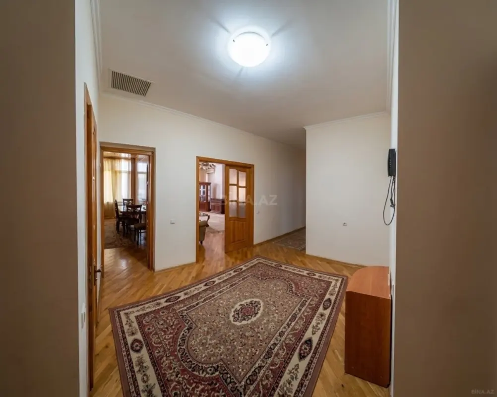 Kirayə verilir 5 otaqlı mənzil 235 m²