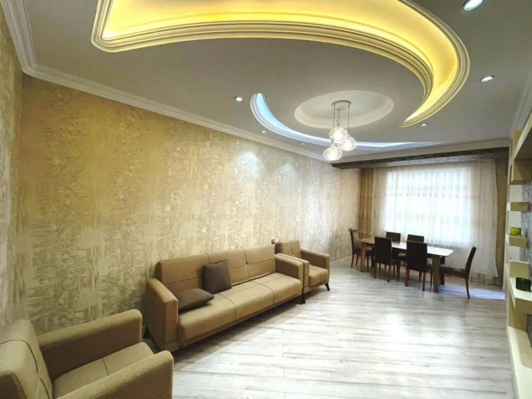 Kirayə verilir 2 otaqlı mənzil 120 m²
