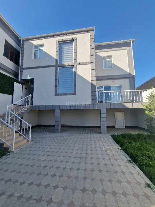 Satılır 5 otaqlı həyət evi 195 m²