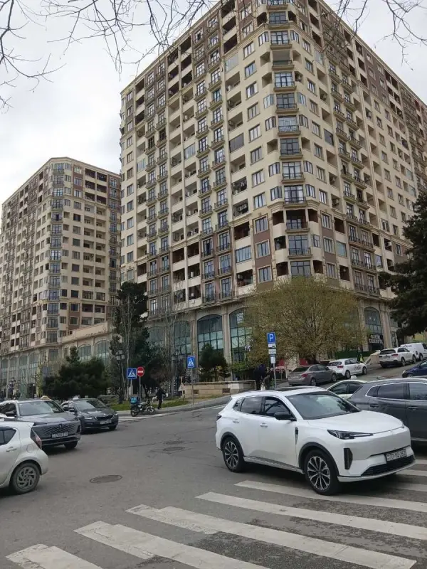 Satılır 3 otaqlı mənzil 164 m²