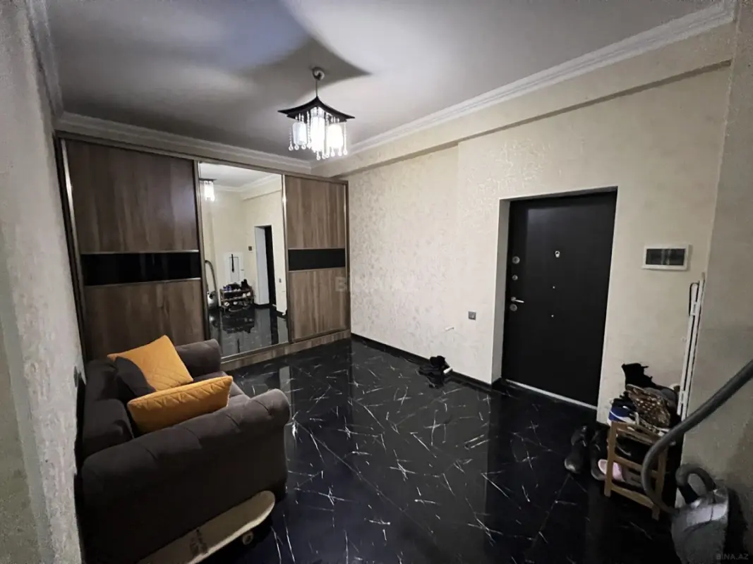 Satılır 3 otaqlı mənzil 147 m²