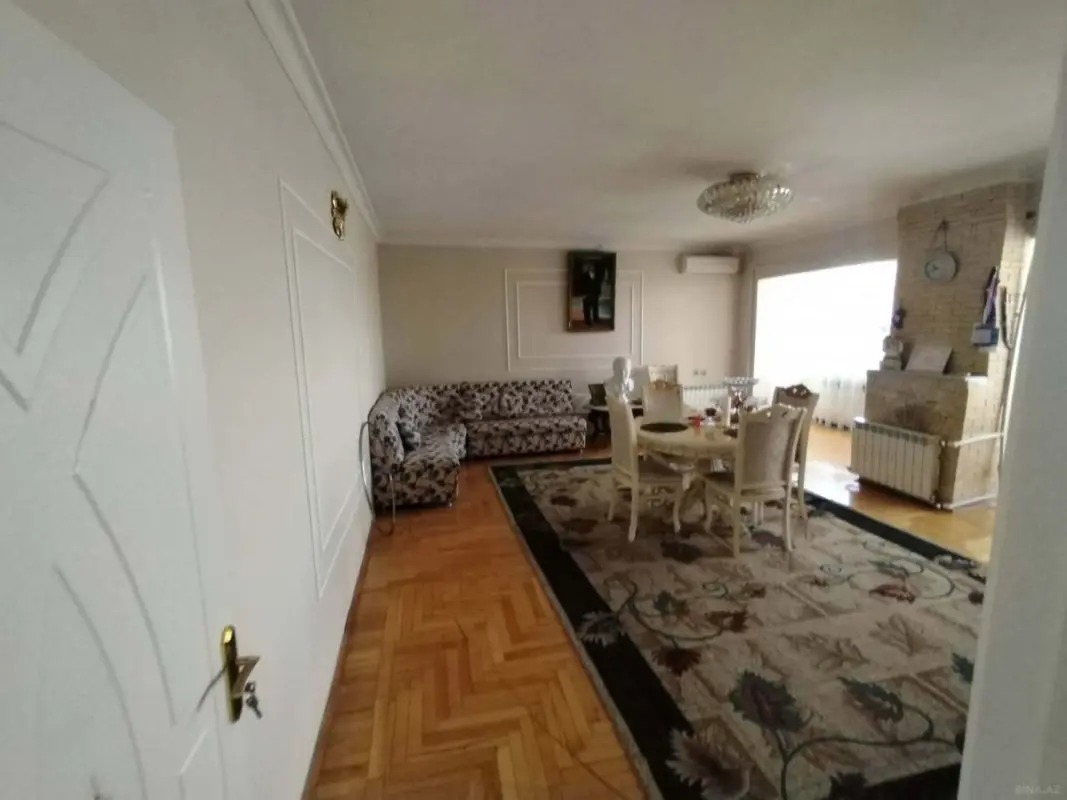 Satılır 5 otaqlı mənzil 135 m²