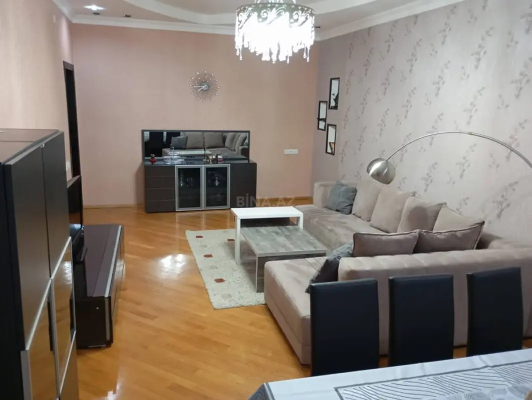 Kirayə verilir 3 otaqlı mənzil 165 m²