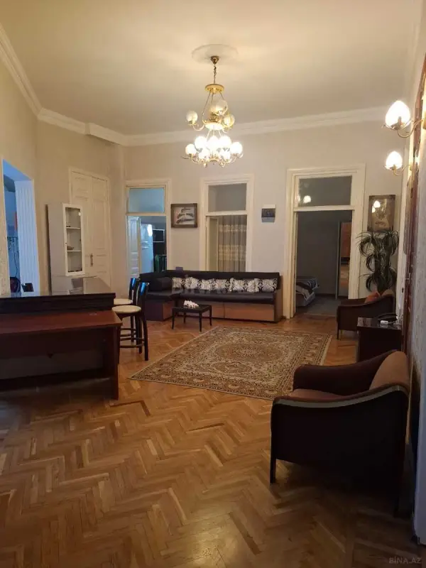 Kirayə verilir 3 otaqlı mənzil 116 m²