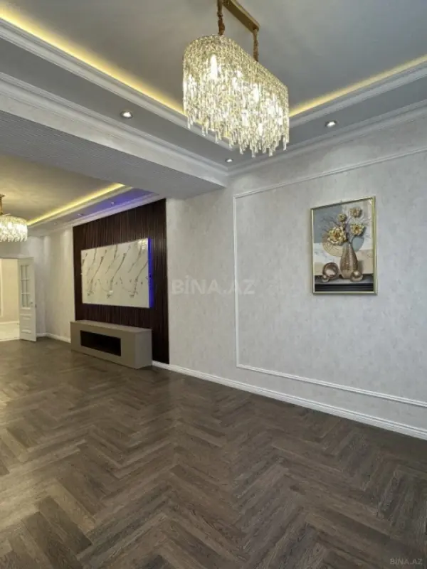 Satılır 4 otaqlı mənzil 160 m²