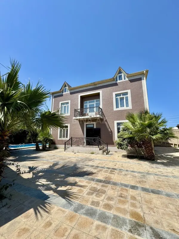 Satılır 5 otaqlı həyət evi 200 m²