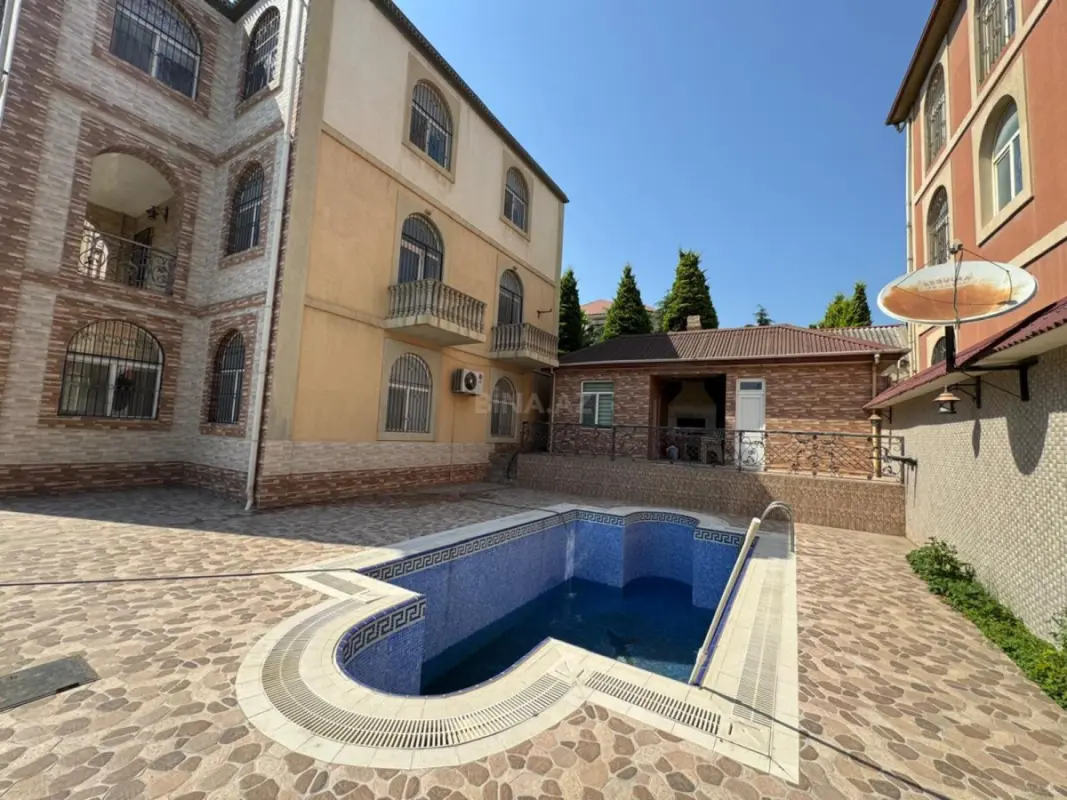 Satılır 8 otaqlı həyət evi 360 m²
