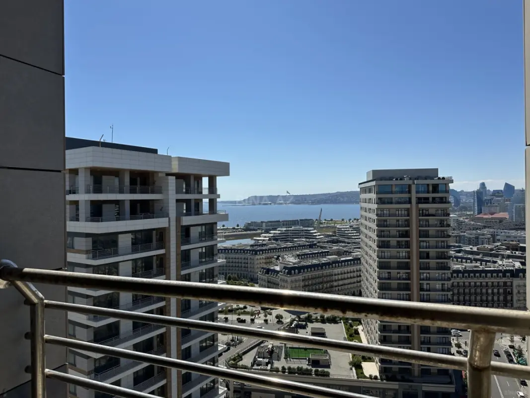 Satılır 4 otaqlı mənzil 304 m²