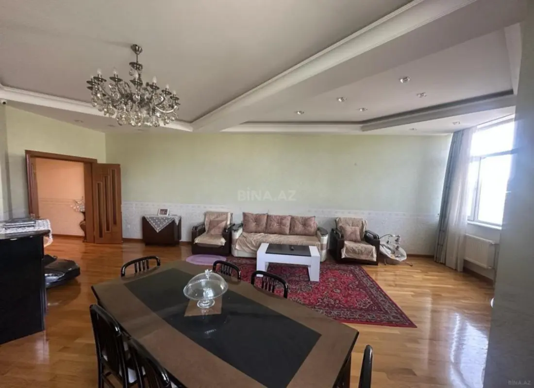Kirayə verilir 4 otaqlı mənzil 200 m²