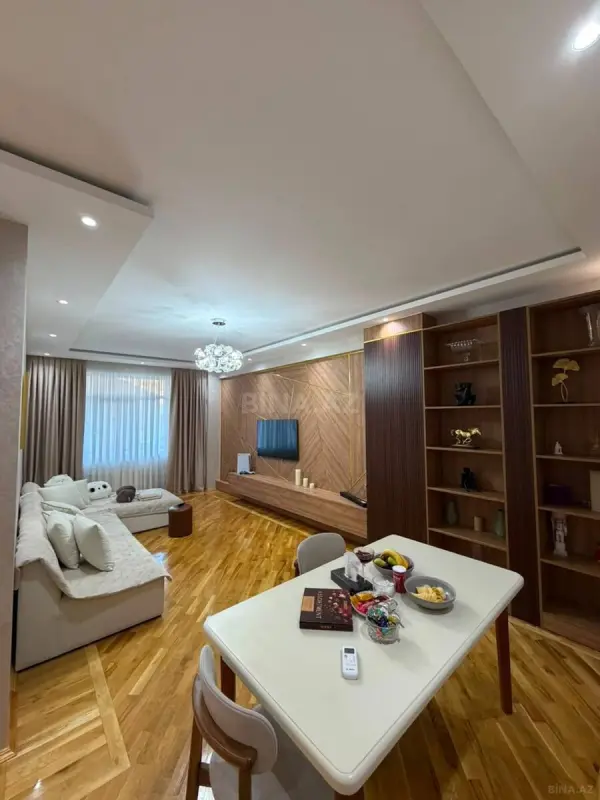 Satılır 3 otaqlı mənzil 134 m²