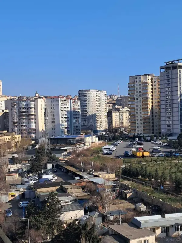 Satılır 4 otaqlı mənzil 180 m²