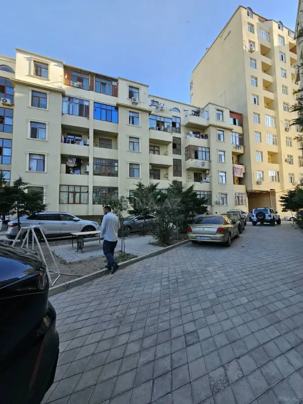 Satılır 2 otaqlı mənzil 76 m²