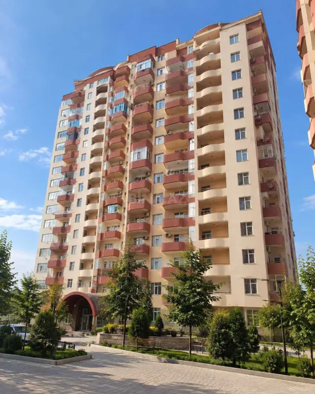 Satılır 4 otaqlı mənzil 170 m²