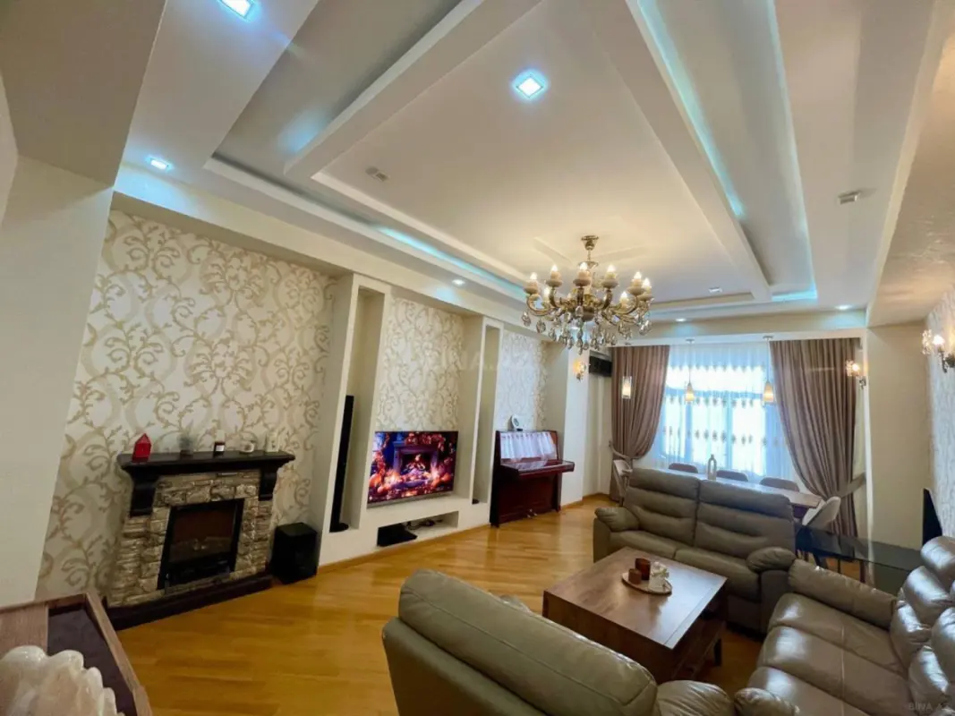 Satılır 3 otaqlı mənzil 133 m²