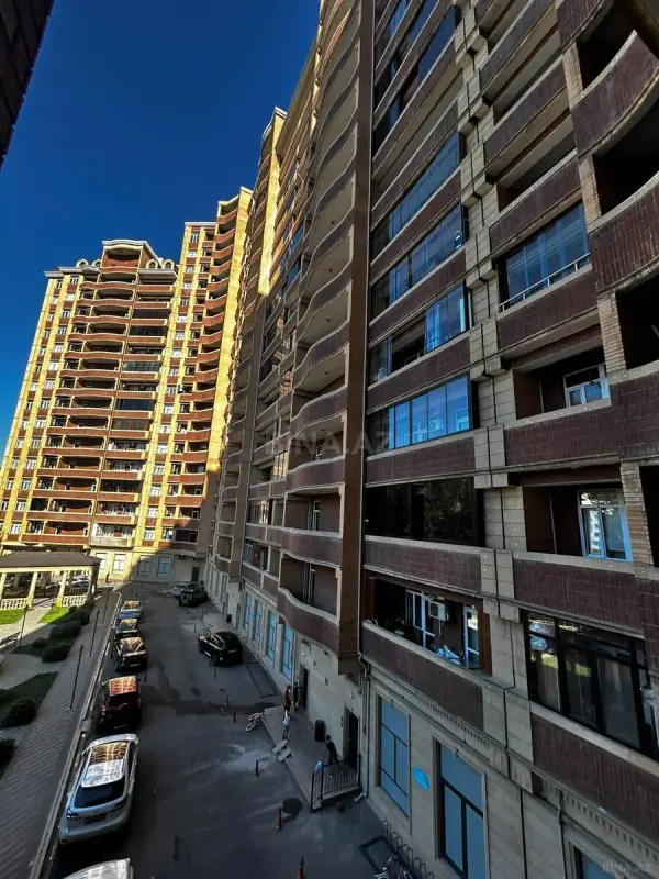Satılır 3 otaqlı mənzil 130 m²