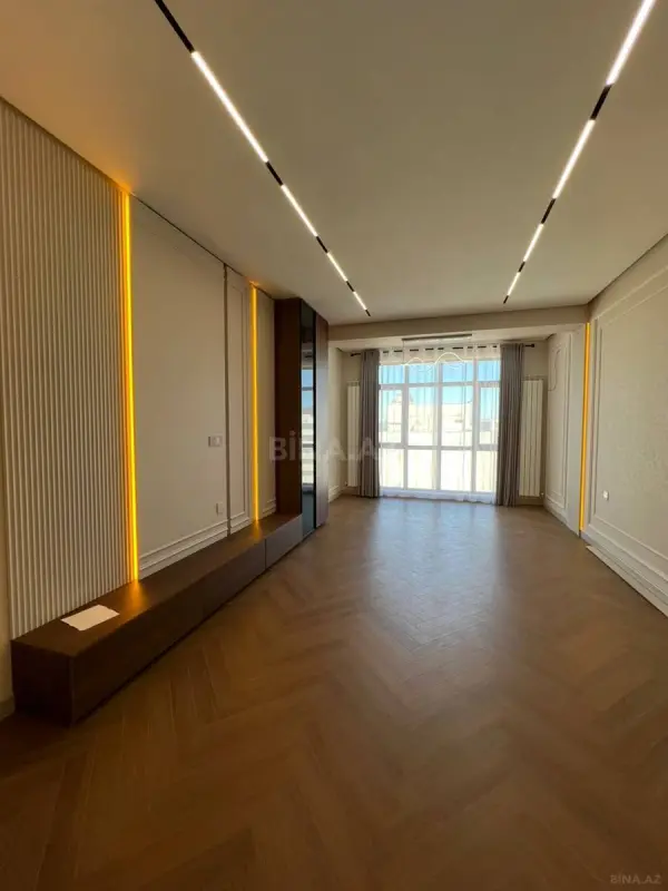 Satılır 3 otaqlı mənzil 130 m²