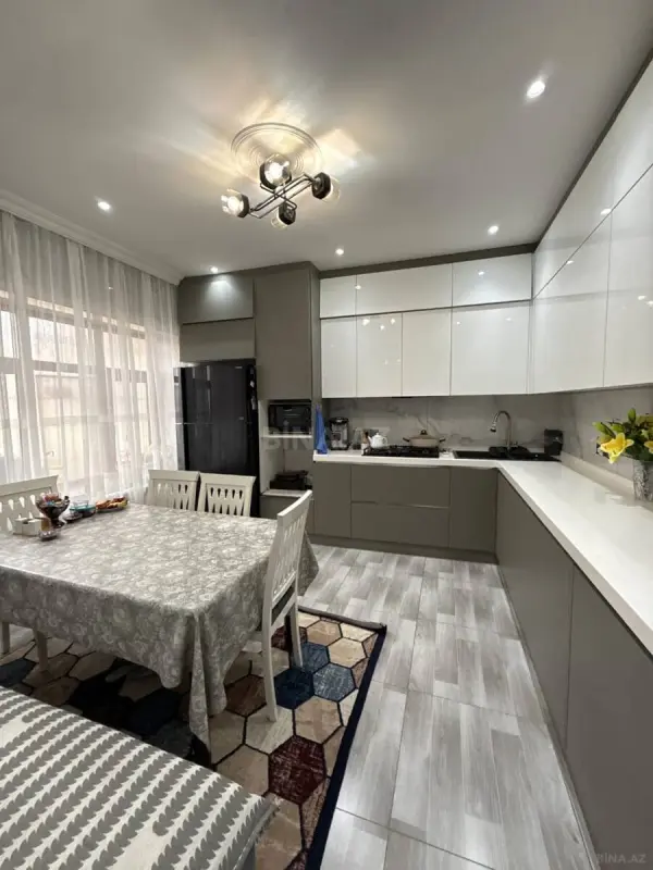 Satılır 5 otaqlı mənzil 125 m²