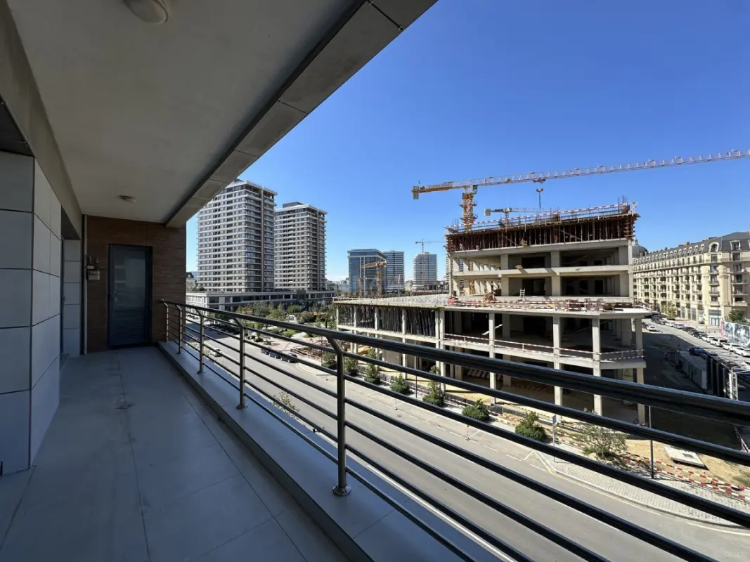 Satılır 3 otaqlı mənzil 162 m²