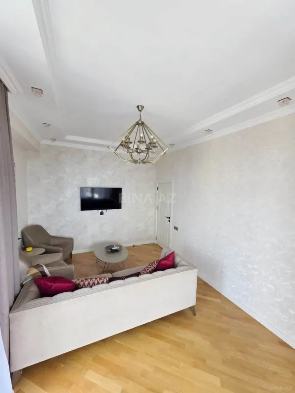 Satılır 2 otaqlı mənzil 67 m²