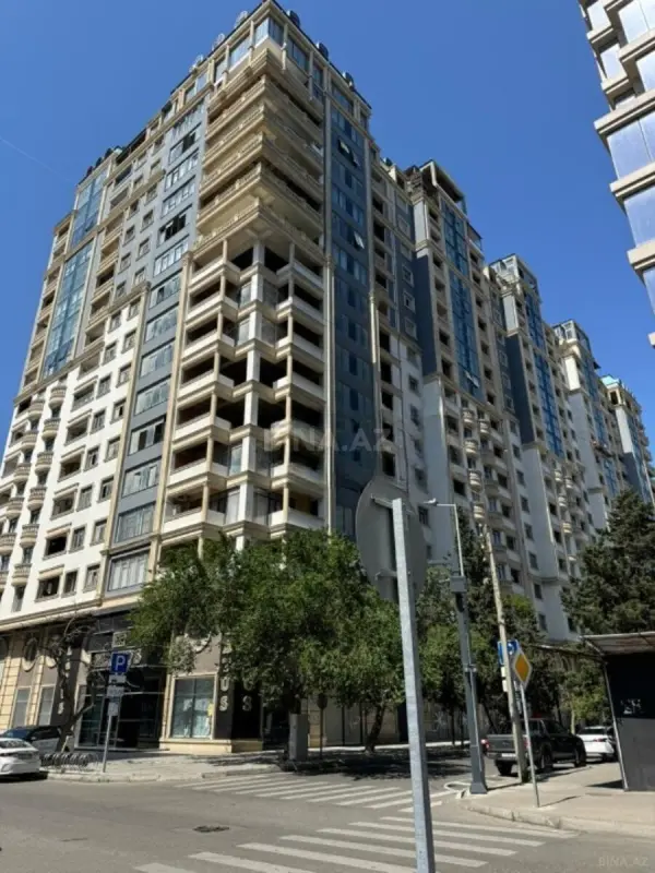 Satılır 3 otaqlı mənzil 138 m²