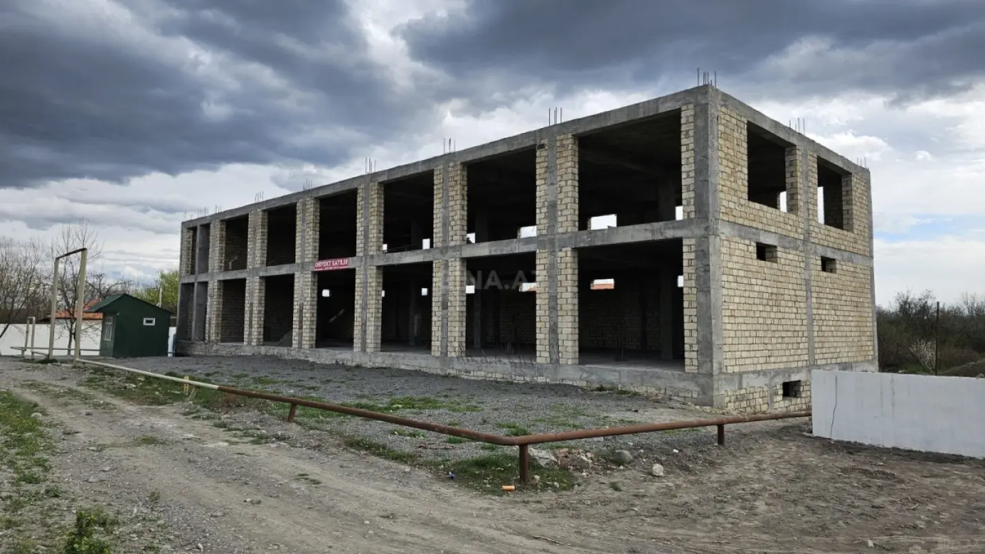 Satılır obyekt 1800 m²