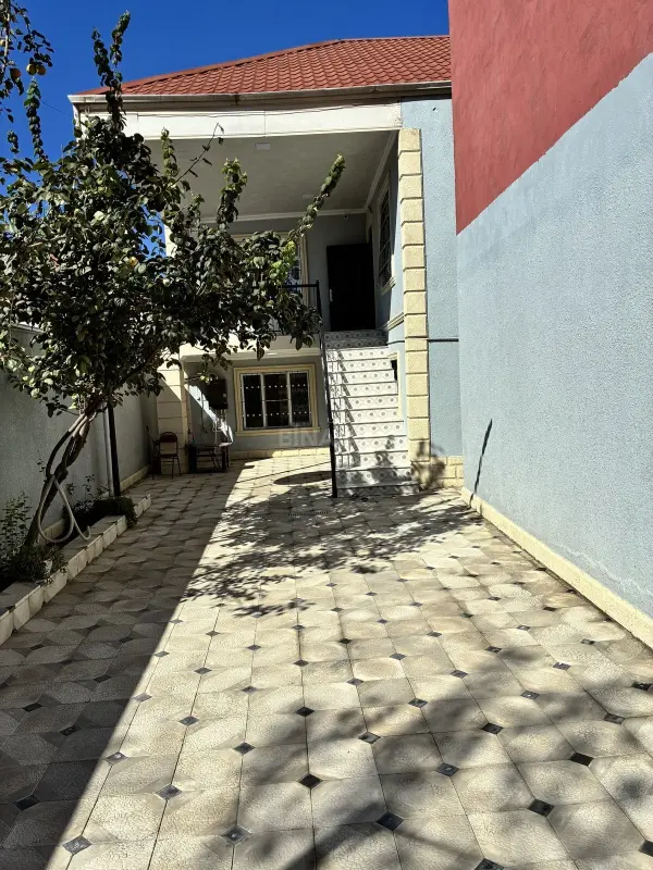 Satılır 6 otaqlı həyət evi 200 m²