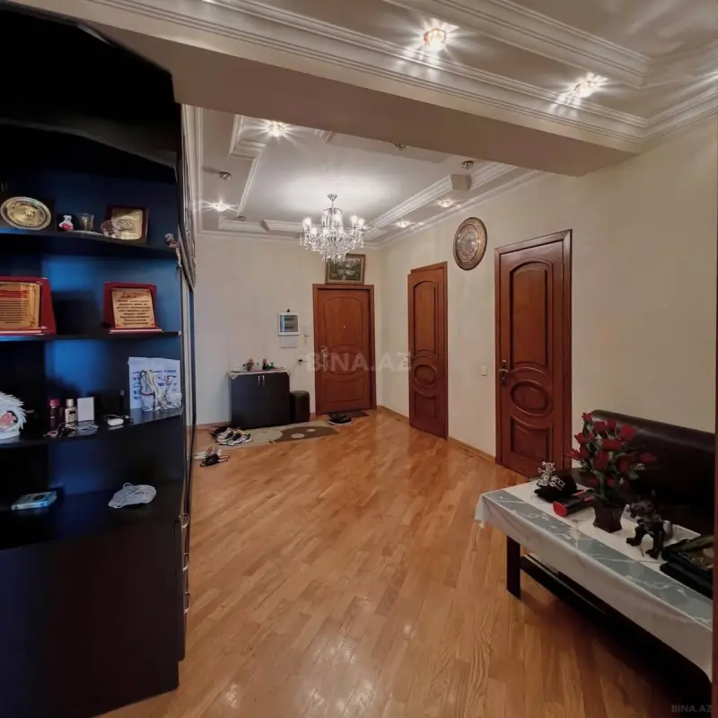 Satılır 3 otaqlı mənzil 130 m²