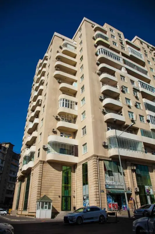 Satılır 3 otaqlı mənzil 133 m²