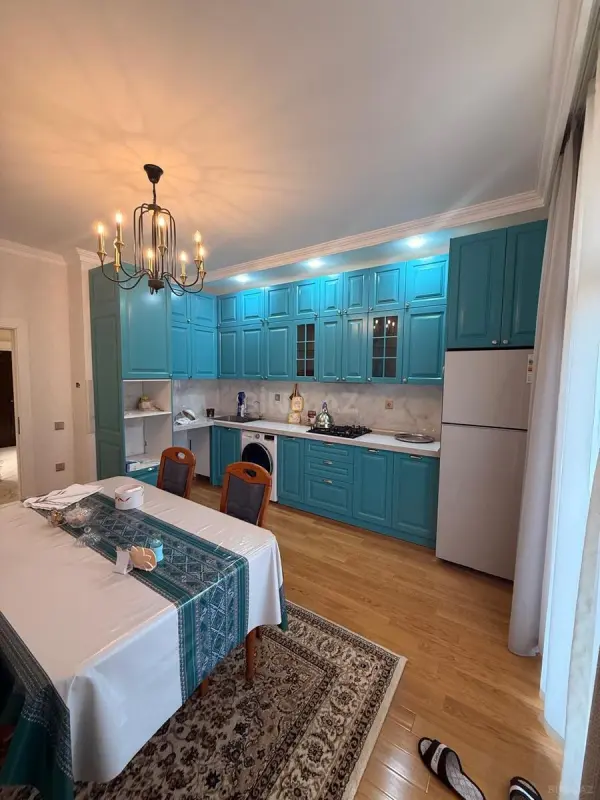 Kirayə verilir 3 otaqlı mənzil 140 m²