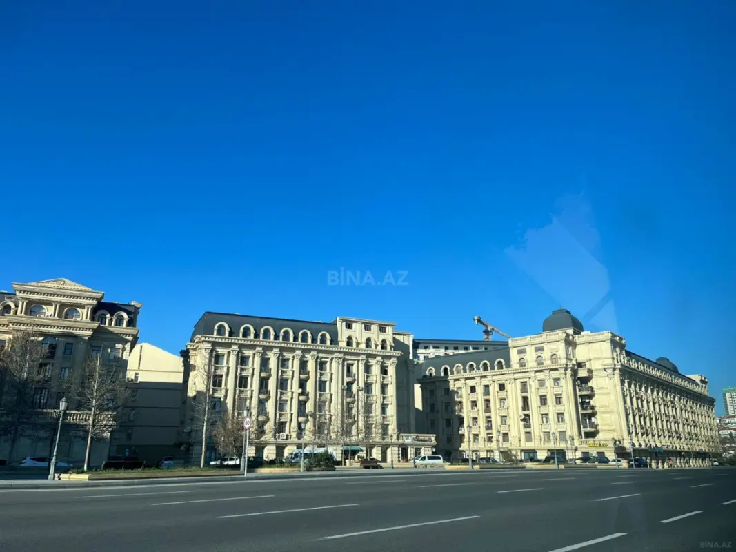 Satılır 4 otaqlı mənzil 145 m²