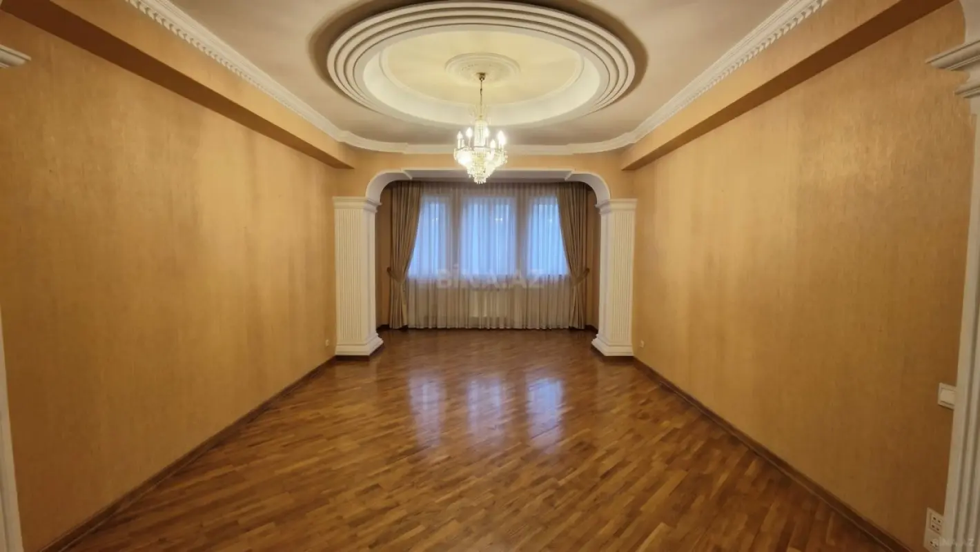 Satılır 3 otaqlı mənzil 129 m²