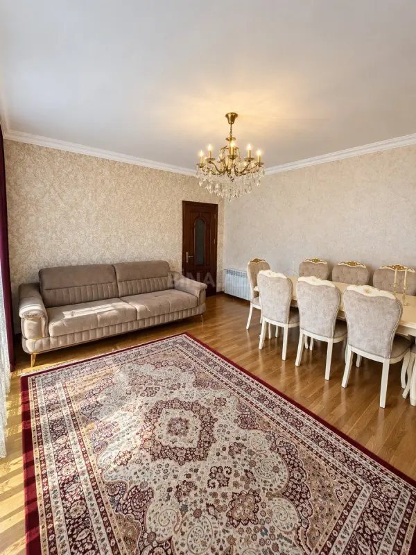 Satılır 4 otaqlı mənzil 110 m²