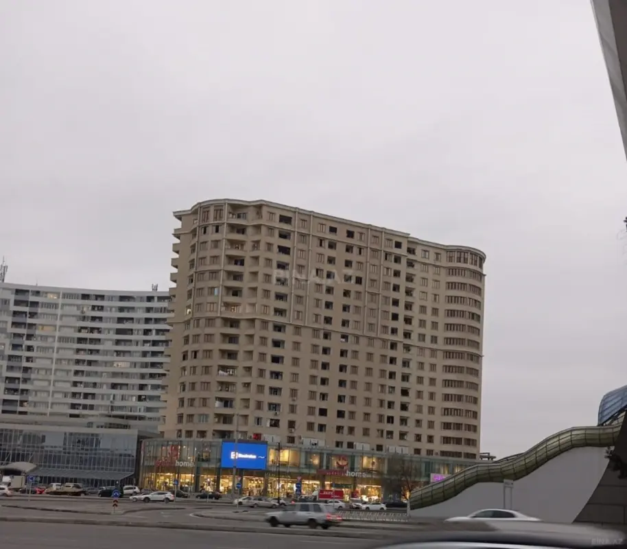 Satılır 3 otaqlı mənzil 122.5 m²