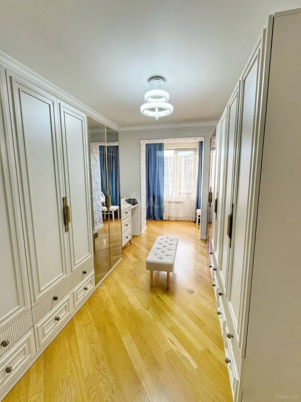 Satılır 4 otaqlı mənzil 170 m²