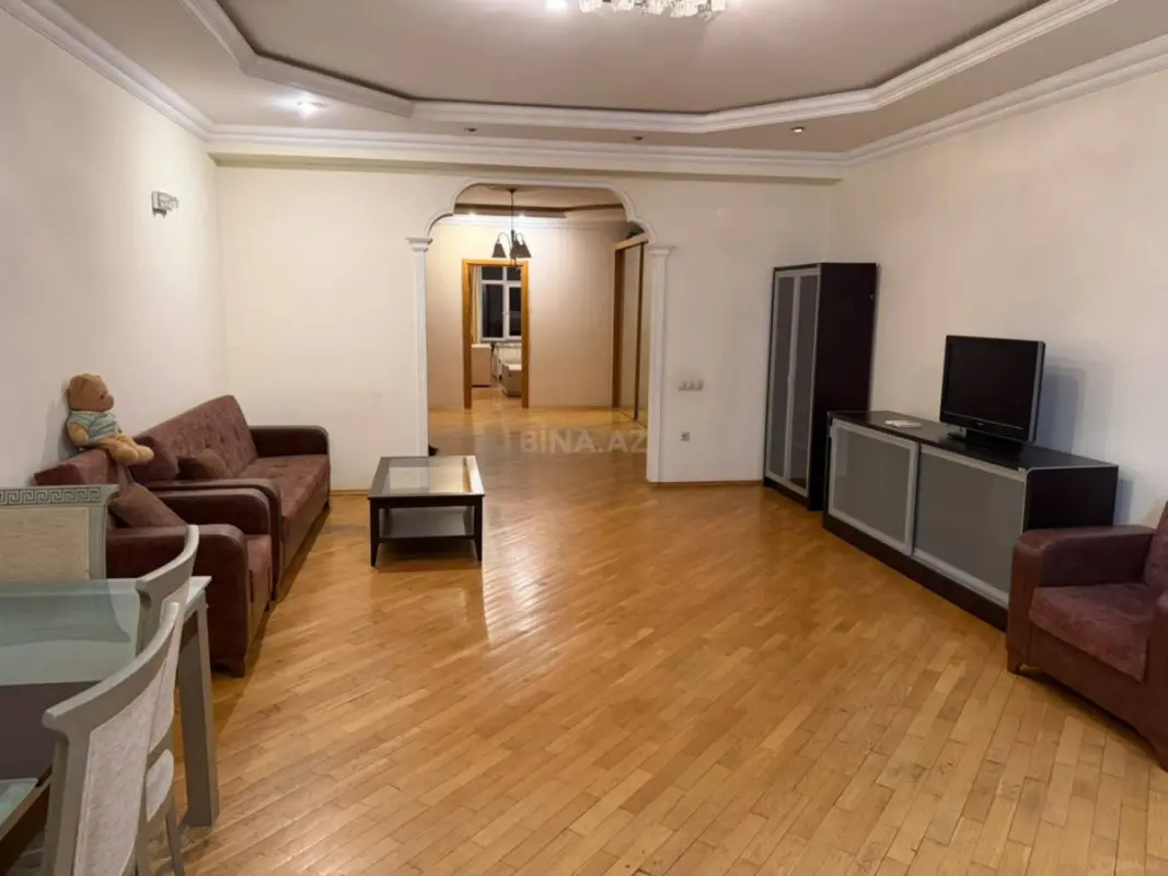 Kirayə verilir 3 otaqlı mənzil 160 m²