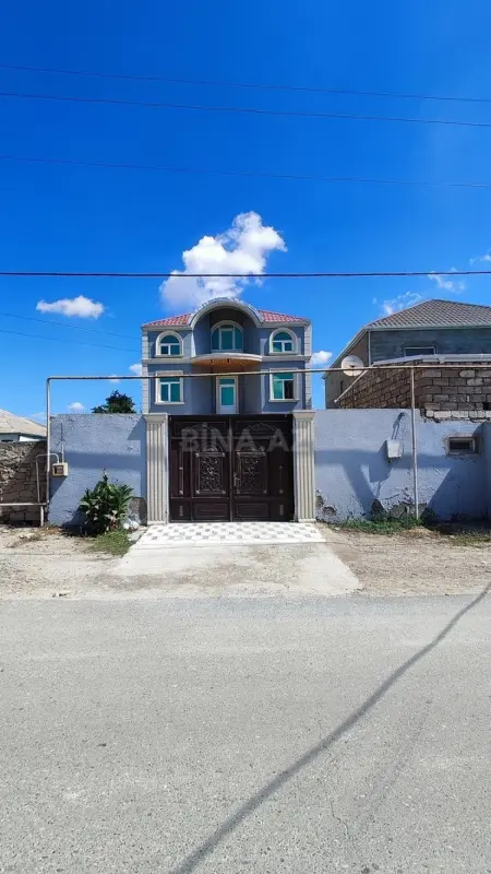 Satılır 5 otaqlı həyət evi 300 m²