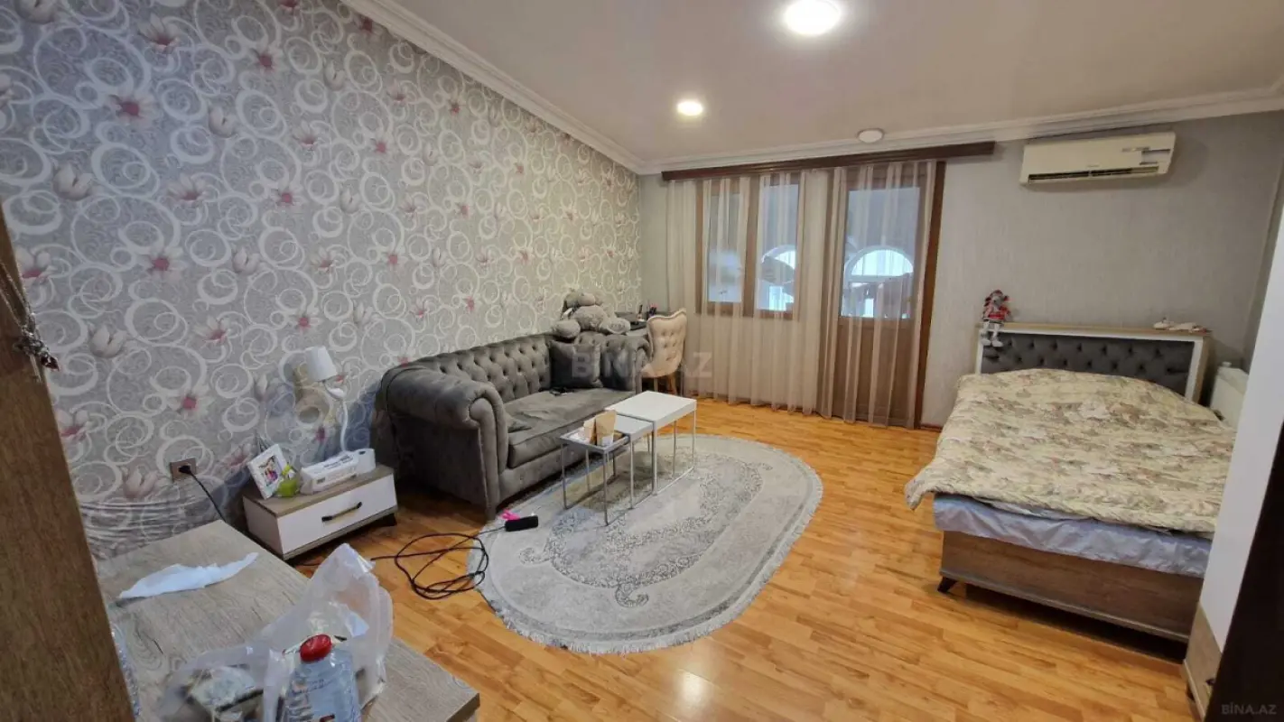 Satılır 4 otaqlı mənzil 190 m²