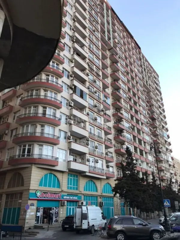 Satılır 3 otaqlı mənzil 155 m²