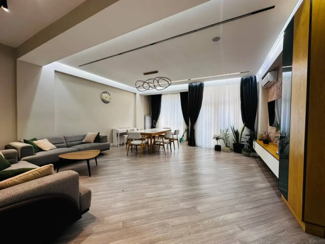 Satılır 4 otaqlı mənzil 183 m²
