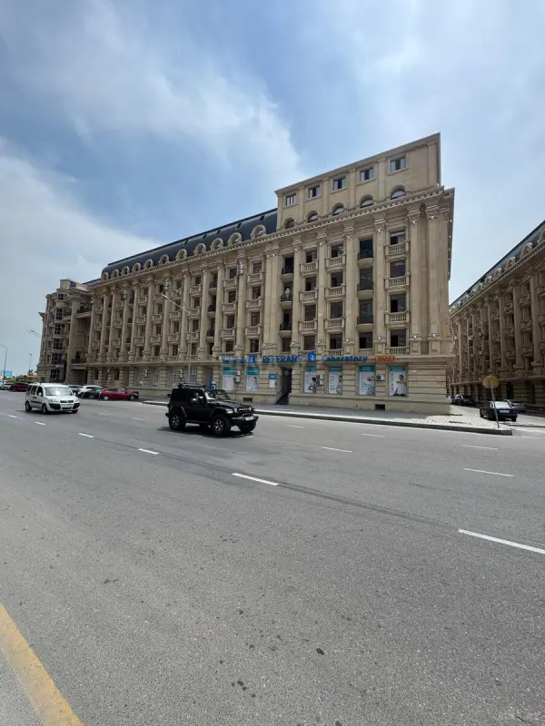 Satılır 4 otaqlı mənzil 155 m²
